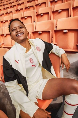 post card LOW-RES Not for Production-21AW_TS_Football_AC-Milan_Away_Pre-Match_Jane_061_RGB.webp